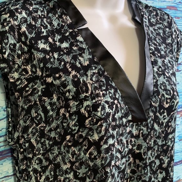 Banana Republic Sleeveless Shift Dress - Picture 10 of 10